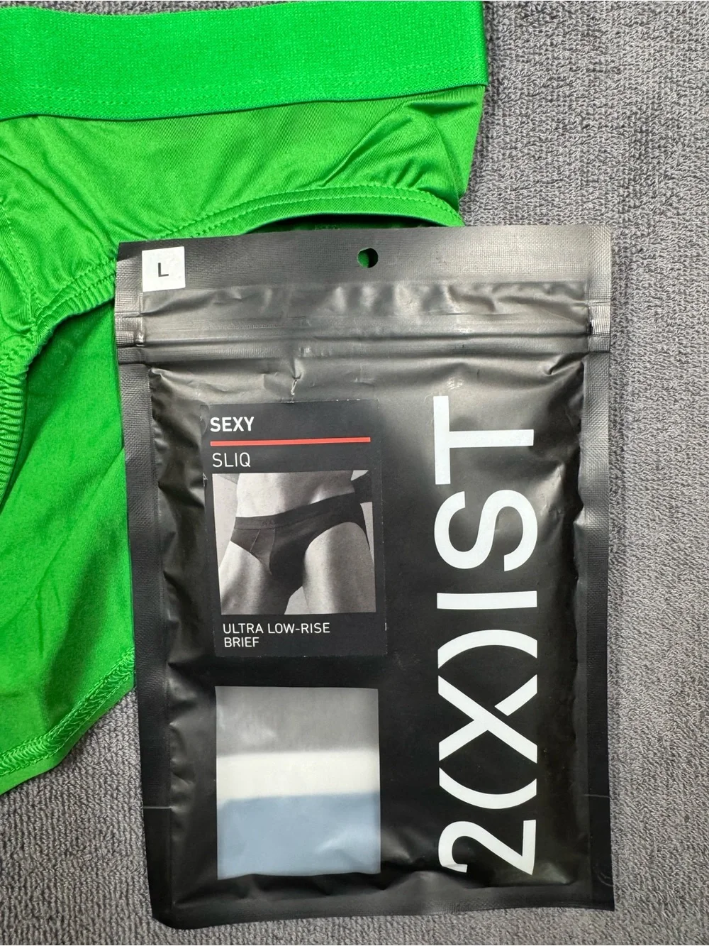 2xist Men’s Sliq Micro Bright Green Low-Rise Briefs - Picture 2 of 3